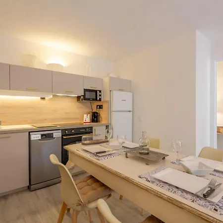 Apartment Les Embruns-5 By Interhome Sainte-Maxime